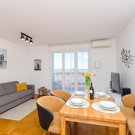 Spacious Apartment Smile With Terrace And Secure Garage Split Buitenkant foto