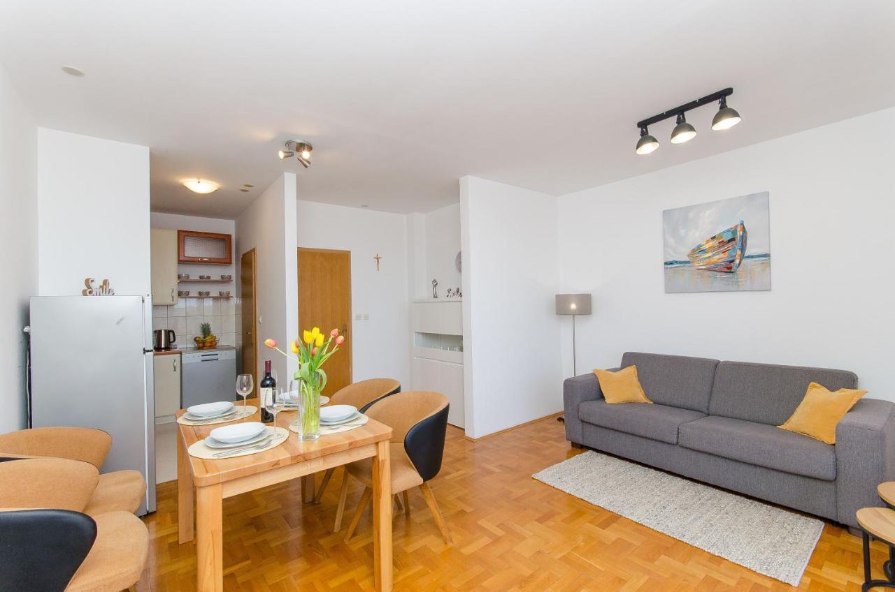 Spacious Apartment Smile With Terrace And Secure Garage Split Buitenkant foto
