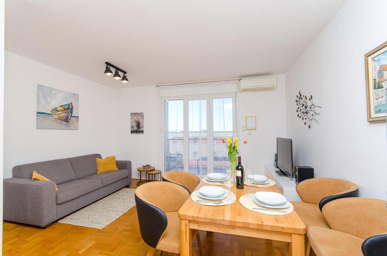 Spacious Apartment Smile With Terrace And Secure Garage Split Buitenkant foto