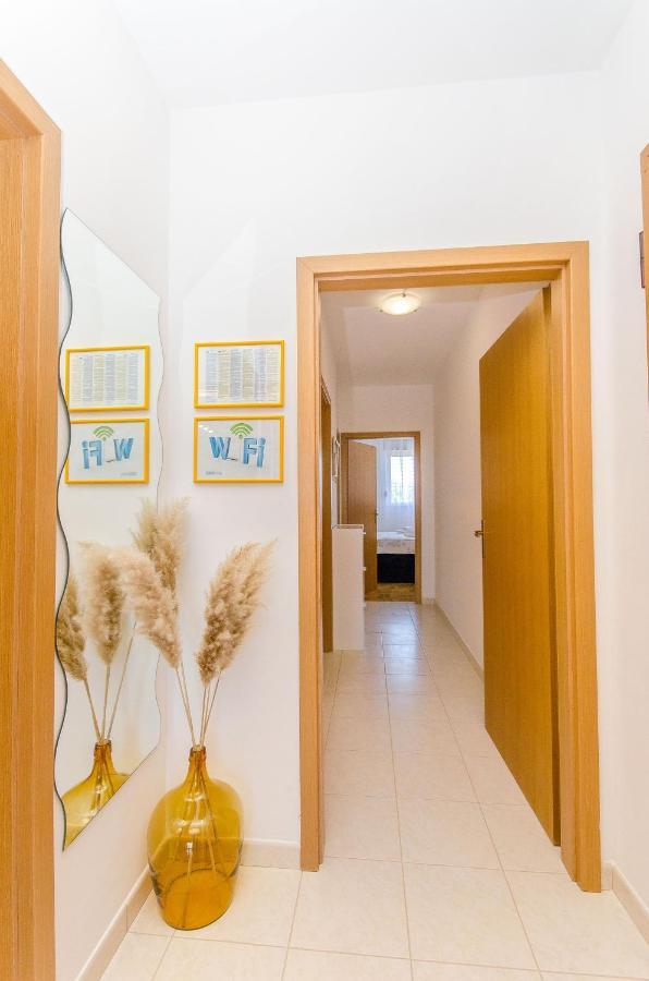 Spacious Apartment Smile With Terrace And Secure Garage Split Buitenkant foto