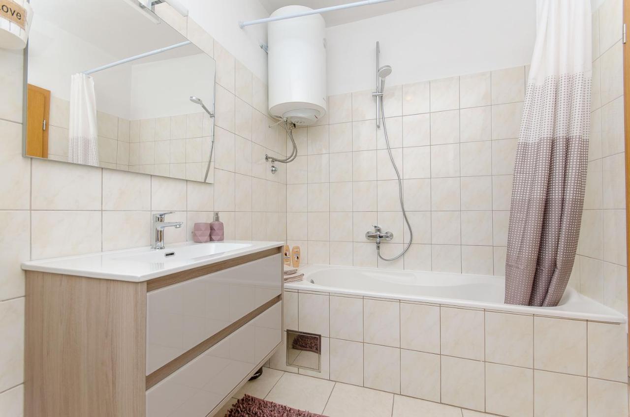 Spacious Apartment Smile With Terrace And Secure Garage Split Buitenkant foto